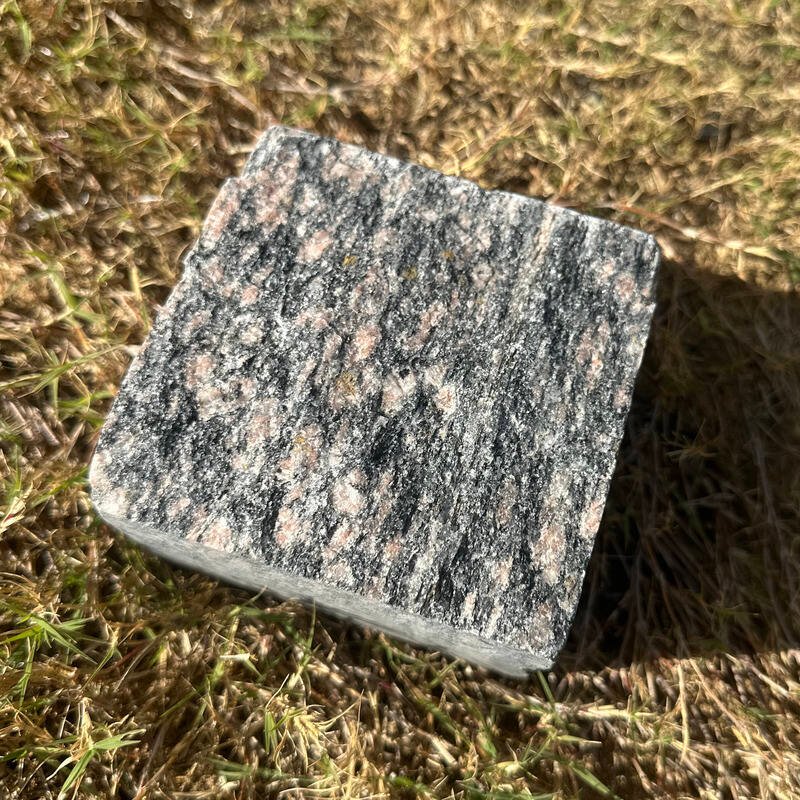 Brown granite setts 800x800